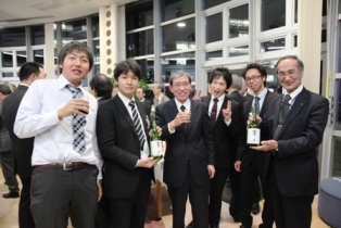 特別限定酒「享の宴」を囲む