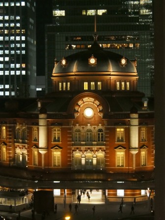 夜の東京駅