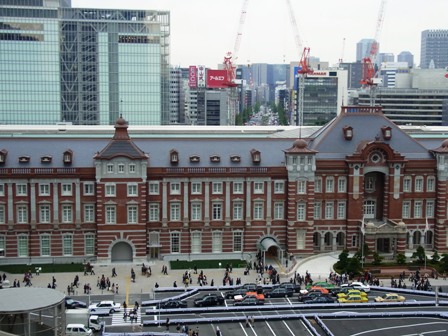 東京駅正面左