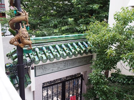 中華街の緑釉瓦屋根で溶けた銅瓦を思い出す。 - ROOF-NET ON LINE MAGAZINE