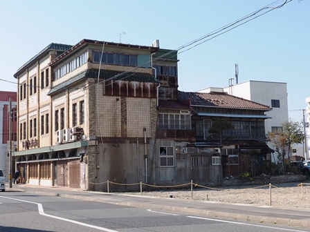 石巻で初めてカレーライスを出した店という。P4250151