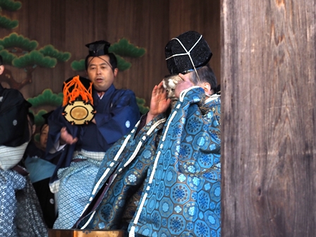 面を付け神になるP1030085