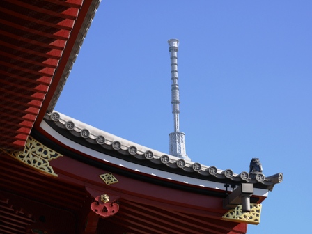 チタン屋根と鉄塔P2090345