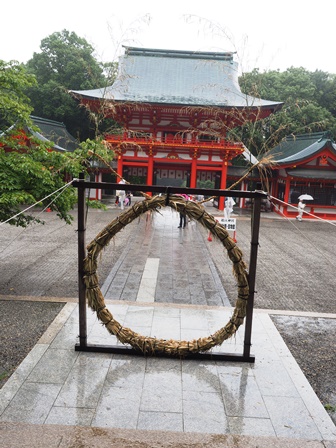 始：外拝殿から楼門を望む