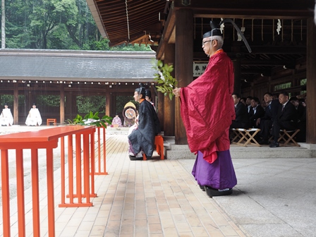 燃水奉献者による玉串拝礼P7070174