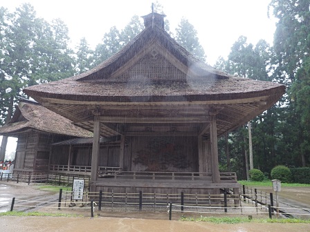 重文　中尊寺白山神社能舞台　茅葺き