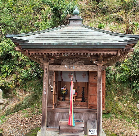 竹生島・雨宝童子堂