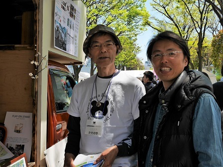 川崎浩支部長と村上右次(森と踊る)さん