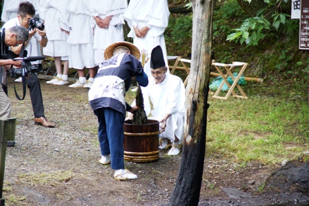 桶に絞り出す